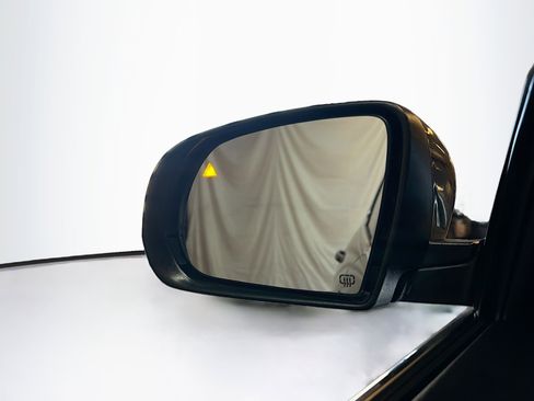 Used 2019 Jeep Cherokee Latitude Plus w/ Cold Weather Group image 16