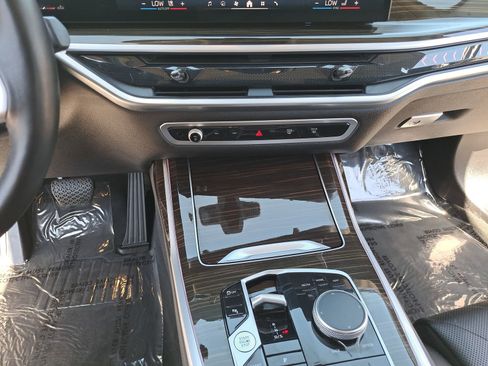 Used 2024 BMW X7 xDrive40i AWD/4WD image 24