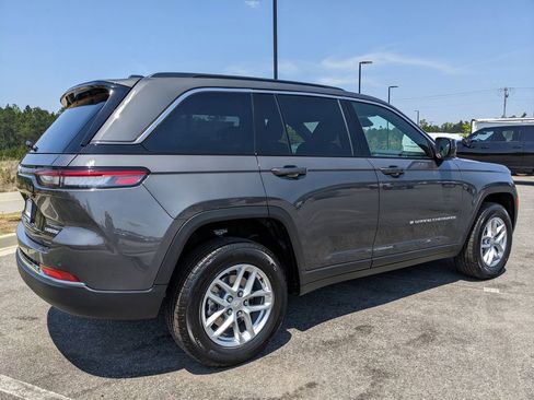 Used 2026 Jeep Grand Cherokee Laredo image 9