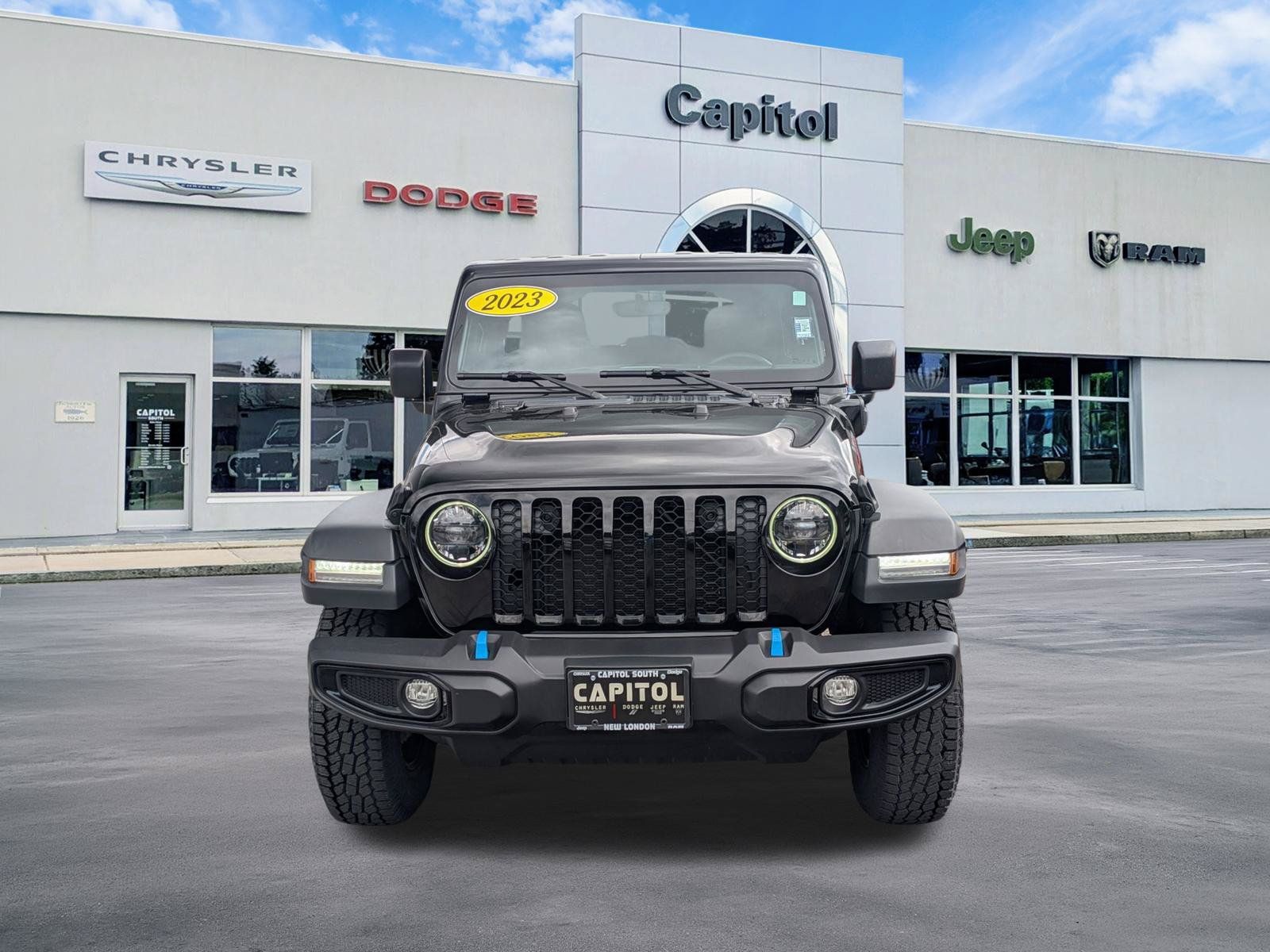 Used 2023 Jeep Wrangler Unlimited w/ Cold Weather Group AWD/4WD image 9