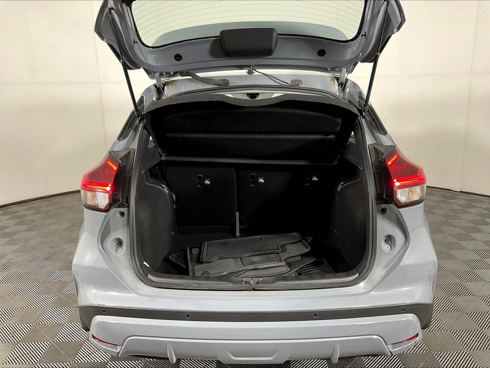 Used 2024 Nissan Kicks SR w/ SR Premium Package FWD image 36