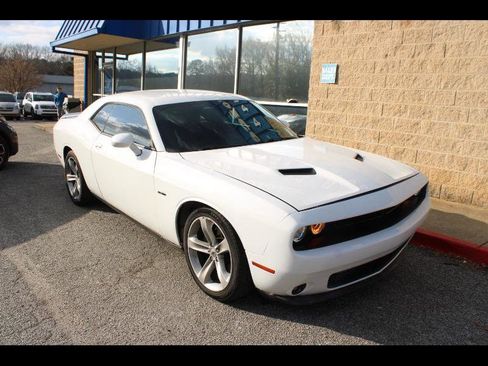 Used 2018 Dodge Challenger R/T image 1