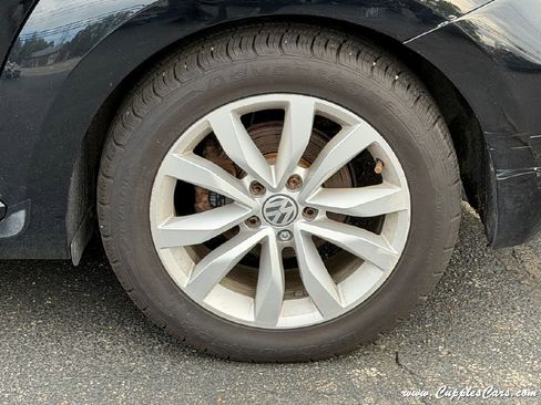 Used 2013 Volkswagen Beetle TDI FWD image 42