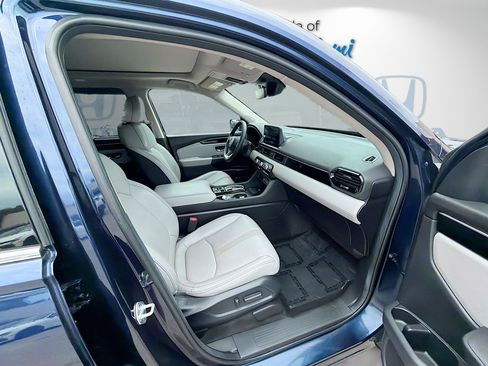Certified 2024 Honda Pilot Touring image 32