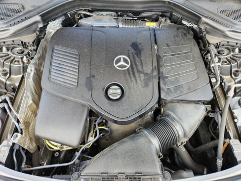 Used 2024 Mercedes-Benz GLC 300 4MATIC image 9