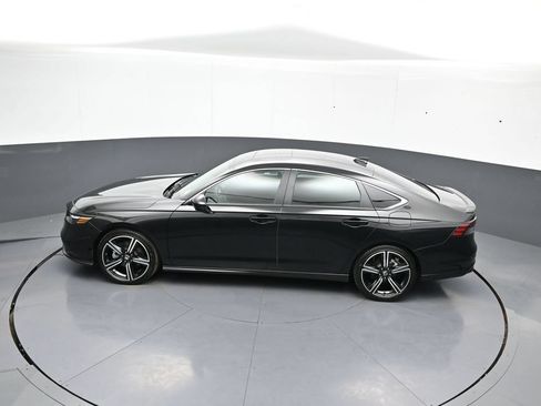 Used 2025 Honda Accord Sport image 40