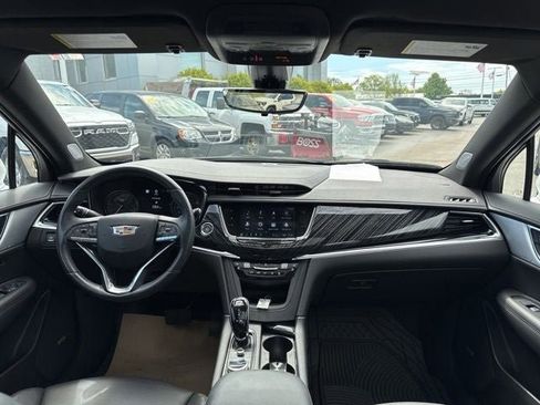 Used 2024 Cadillac XT6 Premium Luxury w/ Technology Package FWD image 24