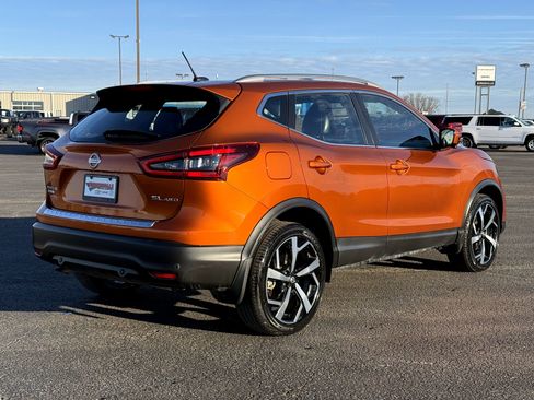 Used 2022 Nissan Rogue Sport SL w/ Premium Package image 3