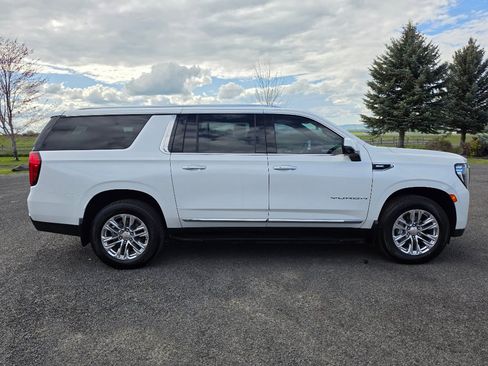 Used 2023 GMC Yukon XL SLT w/ SLT Luxury Package AWD/4WD image 4