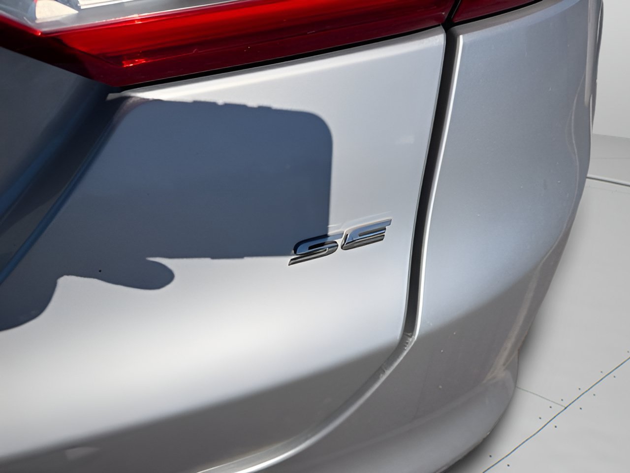 Used 2017 Ford Fusion SE w/ Fusion SE Technology Package FWD image 9