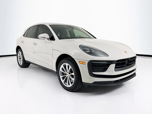 Certified 2025 Porsche Macan AWD/4WD image 7