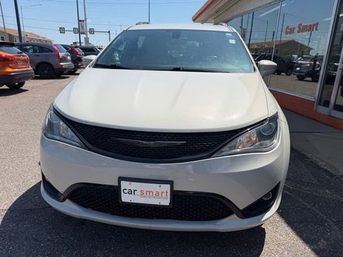 Used 2020 Chrysler Pacifica Touring-L Plus FWD image 2