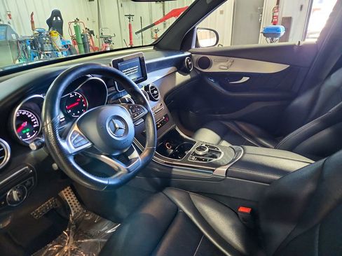 Used 2019 Mercedes-Benz GLC 300 4MATIC image 7