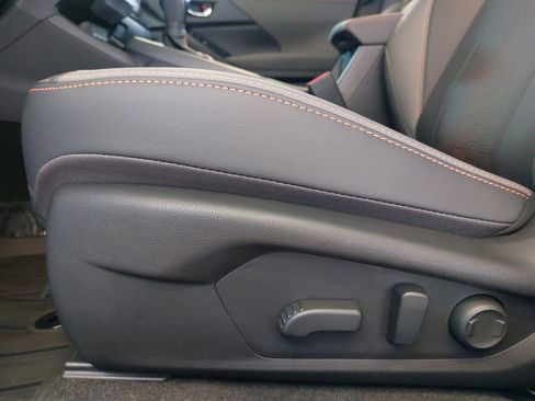 Used 2025 Subaru Crosstrek 2.5i Limited w/ Crosstrek Mirror Package image 32