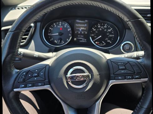 Used 2017 Nissan Rogue SV FWD image 23
