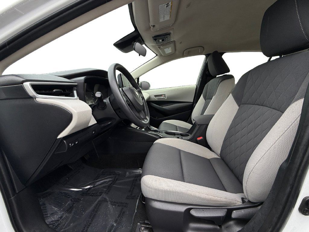 Used 2023 Toyota Corolla LE FWD image 9