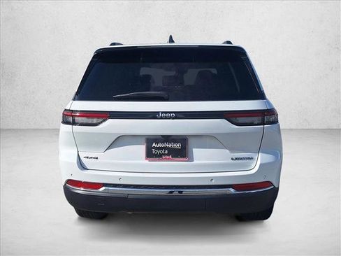 Used 2023 Jeep Grand Cherokee Limited image 6