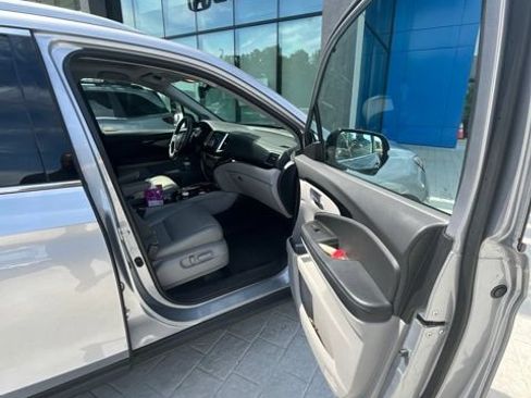Used 2018 Honda Pilot Touring image 9