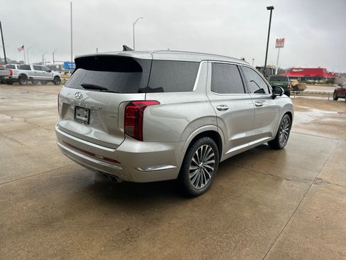 Used 2024 Hyundai Palisade Calligraphy image 2