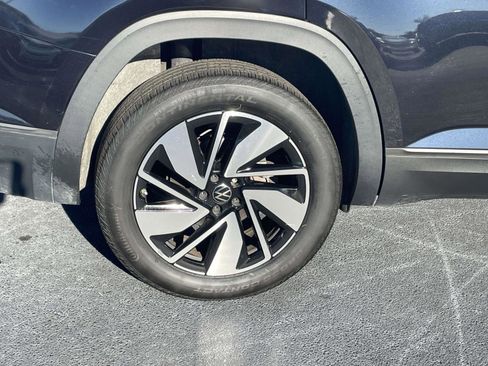 Certified 2024 Volkswagen Atlas SE image 11