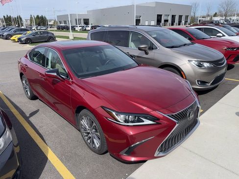Used 2021 Lexus ES 250 w/ Premium Package image 2