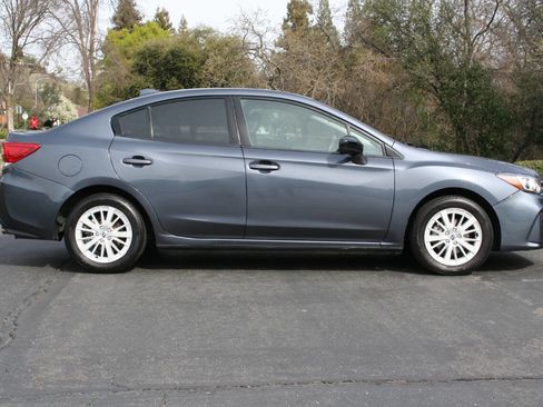Used 2017 Subaru Impreza 2.0i Premium image 4