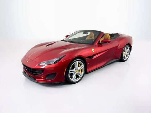 Used 2019 Ferrari Portofino RWD image 2