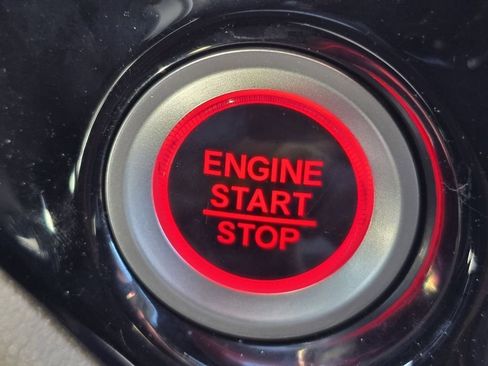 Used 2017 Honda Pilot Touring image 13