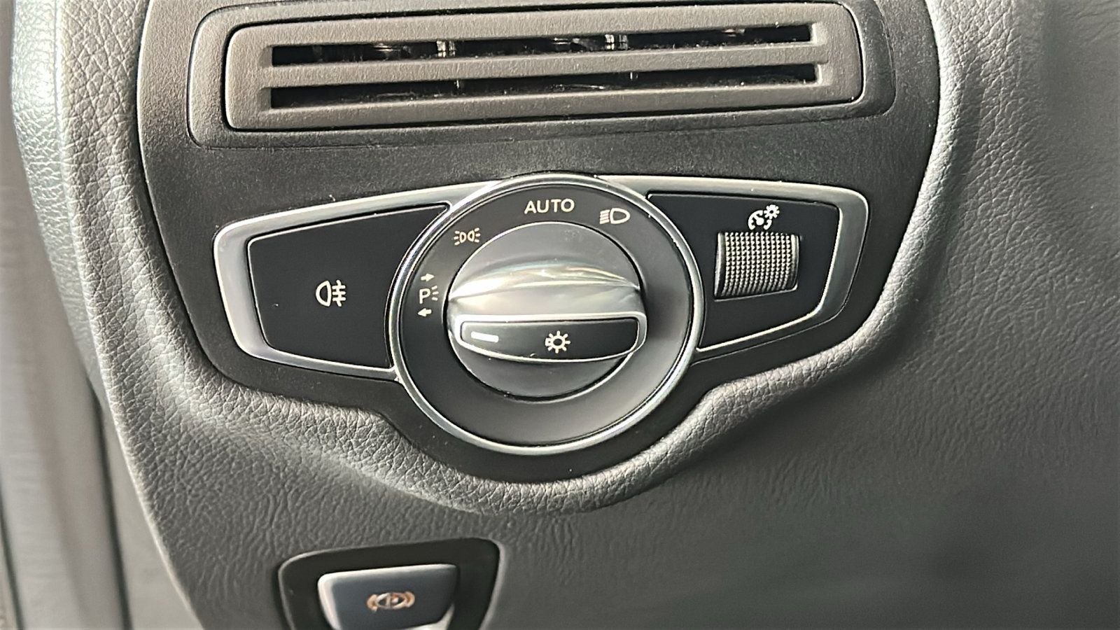 Used 2022 Mercedes-Benz GLC 300 4MATIC image 21