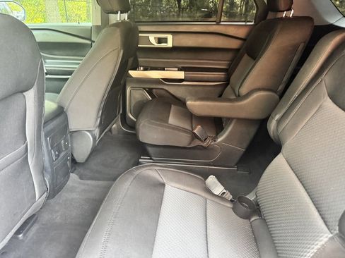 Used 2022 Ford Explorer XLT image 12