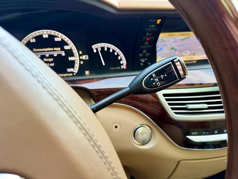 Used 2010 Mercedes-Benz S 550 4MATIC image 32