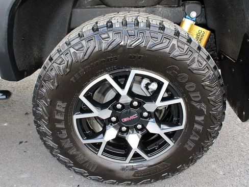 Used 2023 GMC Canyon AT4X image 13