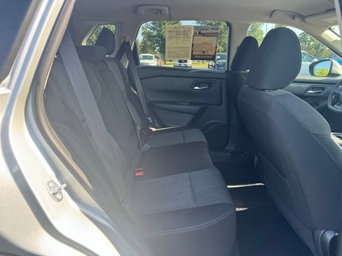 Used 2025 Nissan Rogue SV FWD image 18