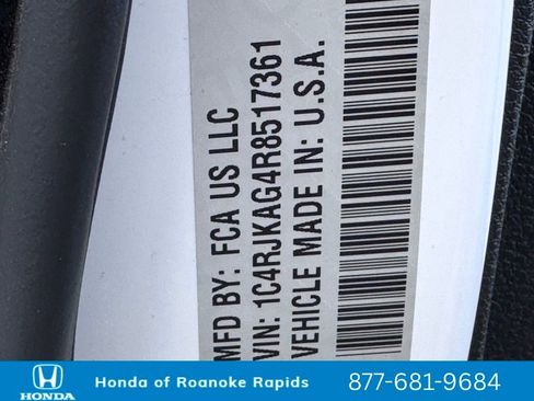 Used 2024 Jeep Grand Cherokee L Laredo image 42