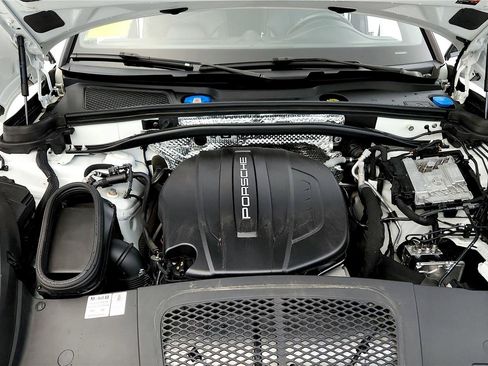 Used 2021 Porsche Macan image 26