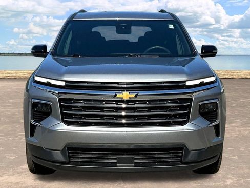 Used 2026 Chevrolet Traverse LT w/ Driver Confidence Package FWD image 2