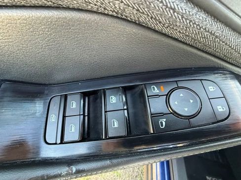 Used 2023 Nissan Rogue SV image 14