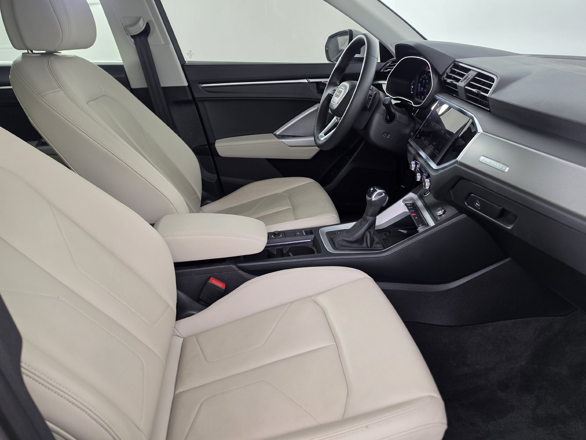 Used 2025 Audi Q3 2.0T Premium AWD/4WD image 32