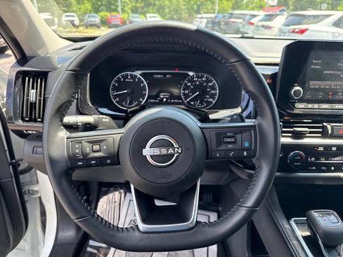 Used 2025 Nissan Pathfinder SV AWD/4WD image 23