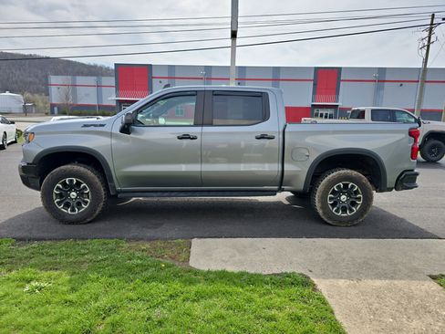Used 2023 Chevrolet Silverado 1500 ZR2 w/ Technology Package image 7