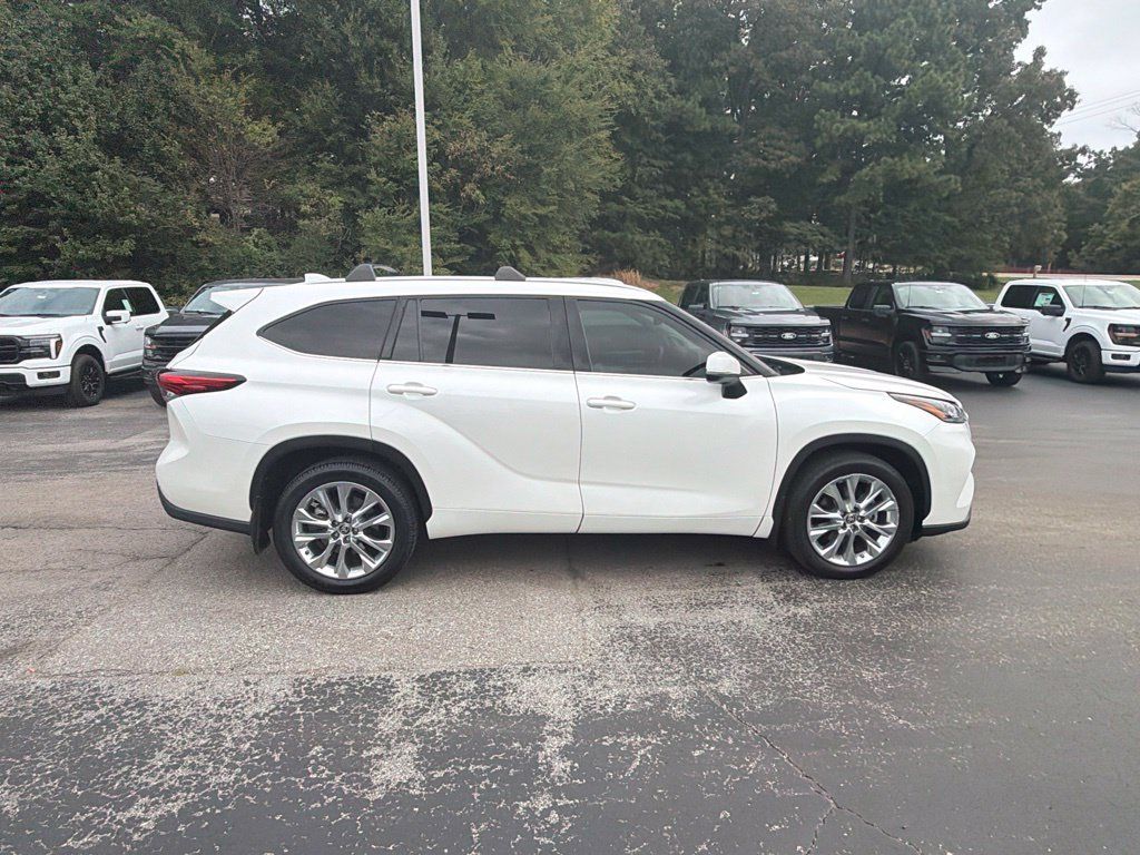 Used 2020 Toyota Highlander Limited AWD/4WD image 2