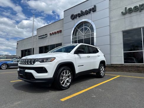 Used 2022 Jeep Compass Latitude w/ Sun and Sound Group AWD/4WD image 7