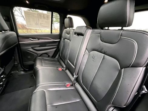 Used 2024 Jeep Grand Cherokee Limited image 24