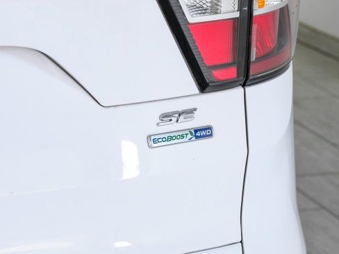 Used 2018 Ford Escape SE w/ SE Sync 3 Package AWD/4WD image 46