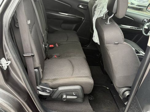 Used 2017 Dodge Journey SE w/ Flexible Seating Group FWD image 17