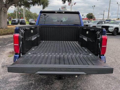 Used 2025 Toyota Tacoma SR5 AWD/4WD image 12