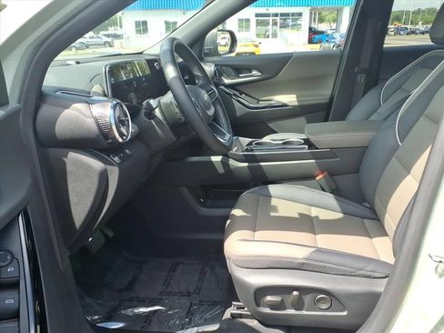 Used 2025 Chevrolet Equinox LT w/ Convenience Package II FWD image 19