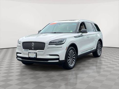 Used 2023 Lincoln Aviator AWD w/ Premium Package image 3