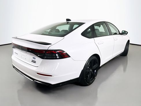 Used 2024 Honda Accord Sport image 7