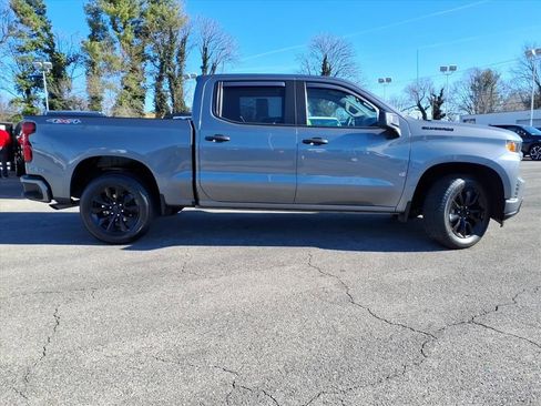 Used 2022 Chevrolet Silverado 1500 Custom image 3